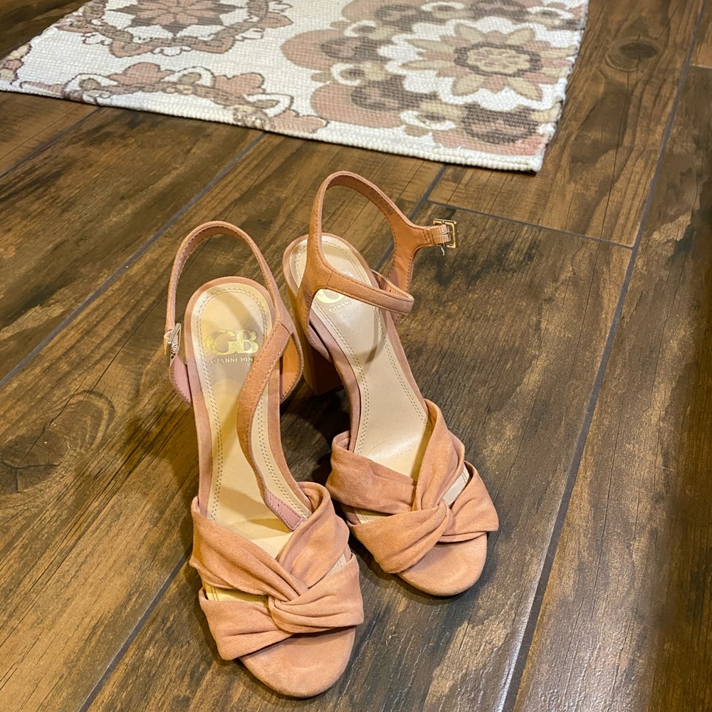 Giani Bini (GB) coral pink heels